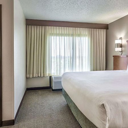 Wyndham Garden Kansas City Airport Exterior foto