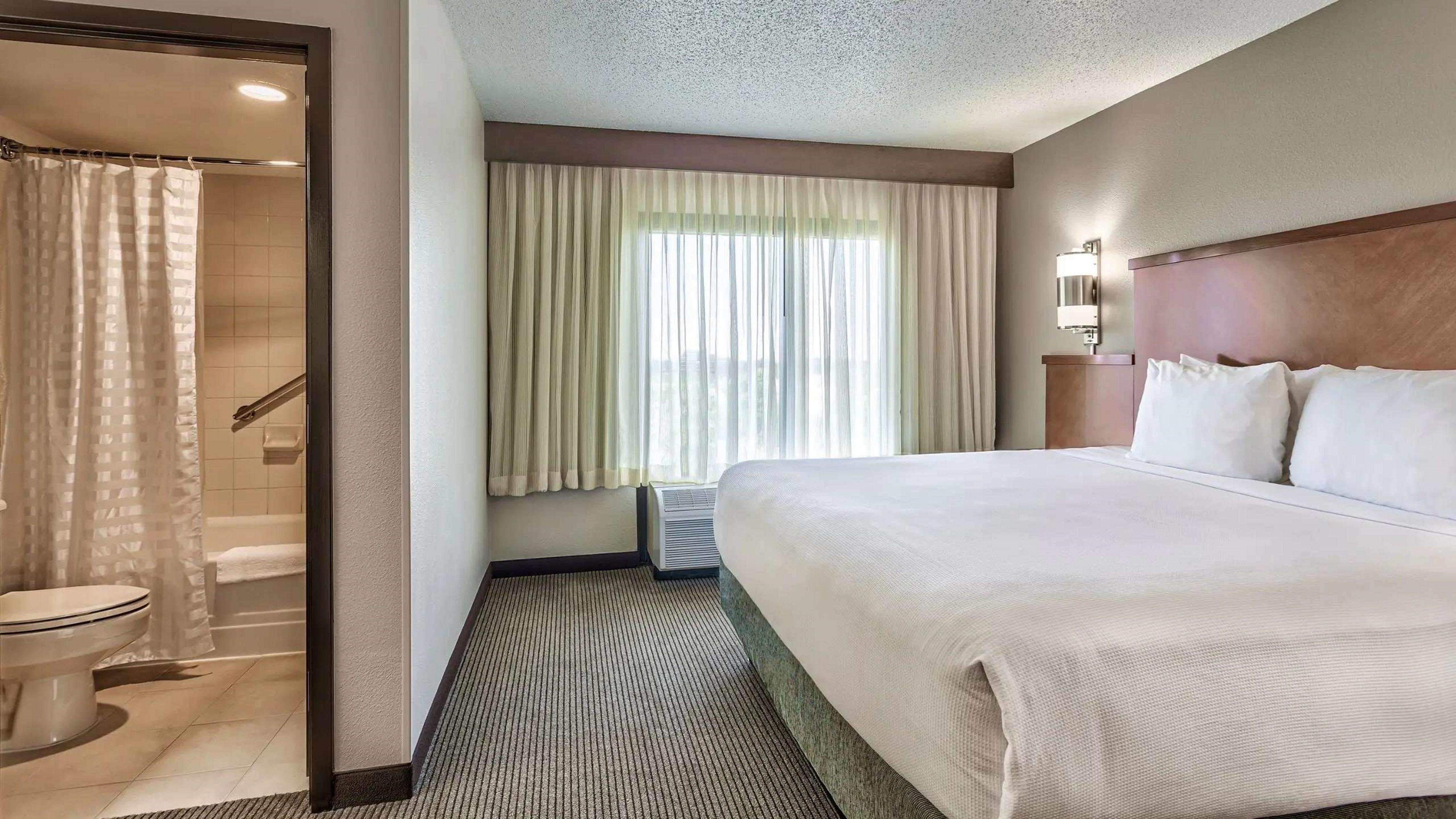 Wyndham Garden Kansas City Airport Exterior foto
