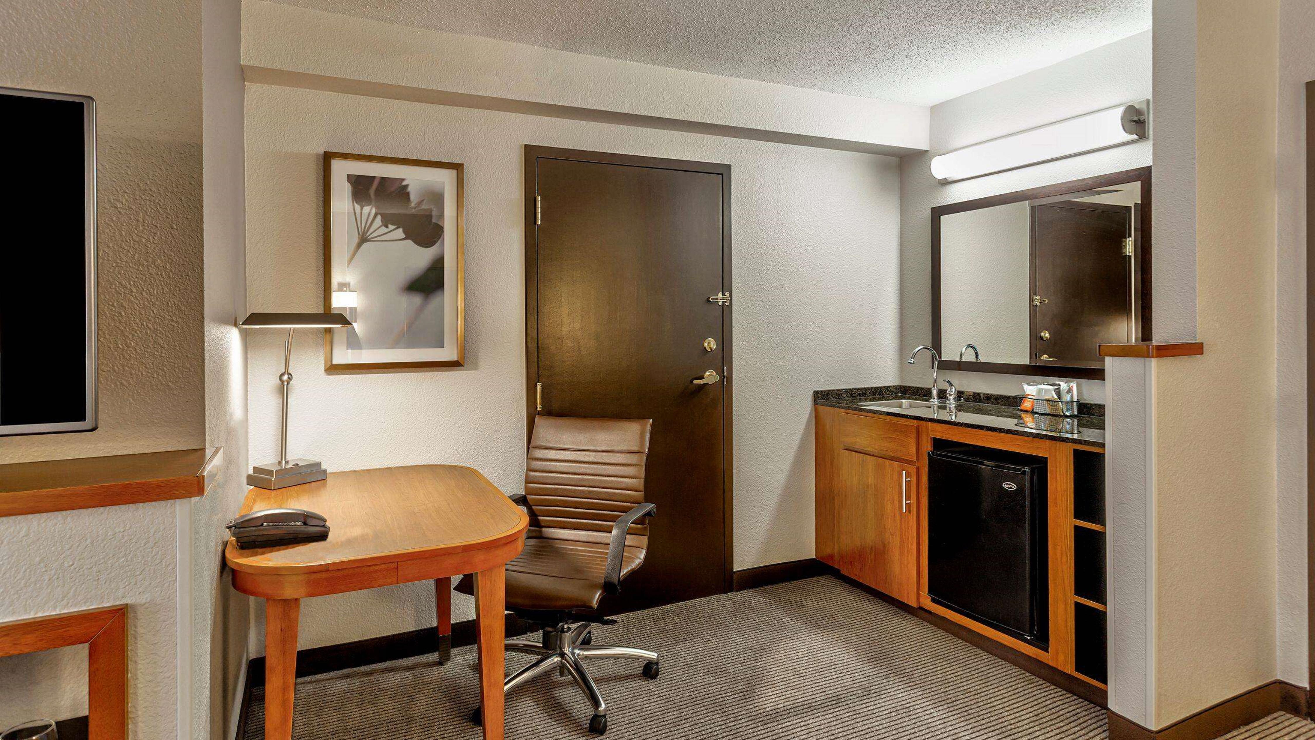 Wyndham Garden Kansas City Airport Exterior foto