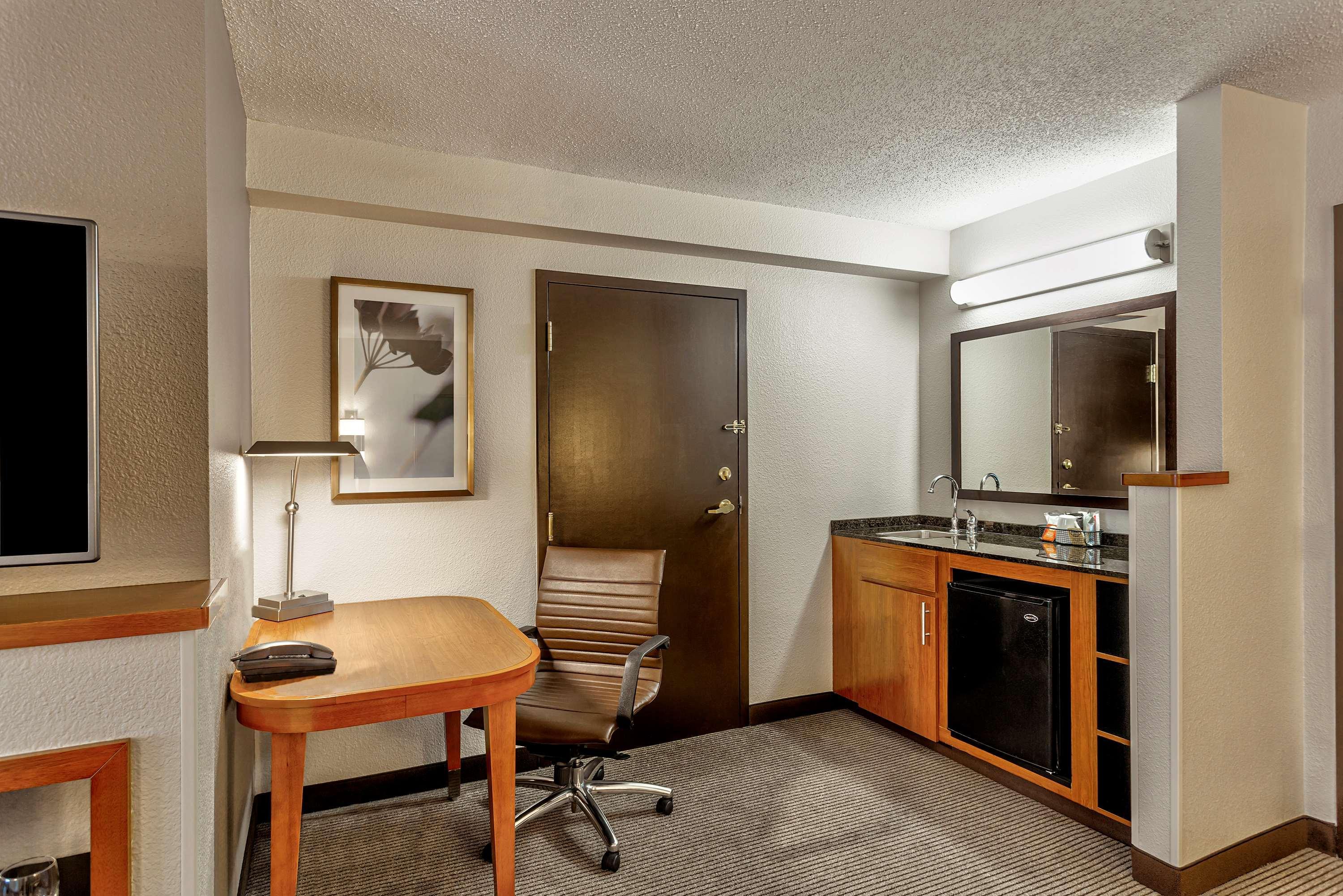 Wyndham Garden Kansas City Airport Exterior foto