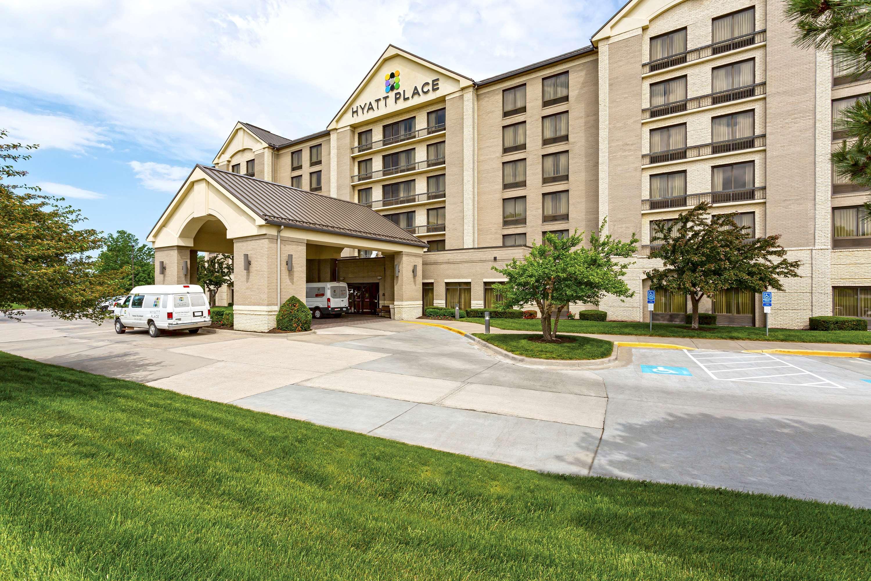 Wyndham Garden Kansas City Airport Exterior foto
